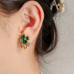 گوشواره ژوپینگ طرح شبدر سبز با نگین کریستال و آبکاری طلایی