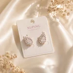 گوشواره ژوپینگ طرح اشک با نگین کریستالی